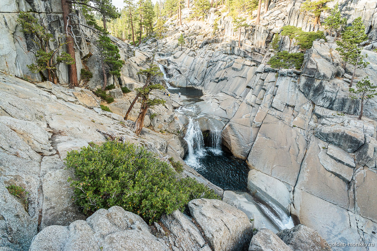 Небольшой бассейн над водопадом Небольшой бассейн над водопадом