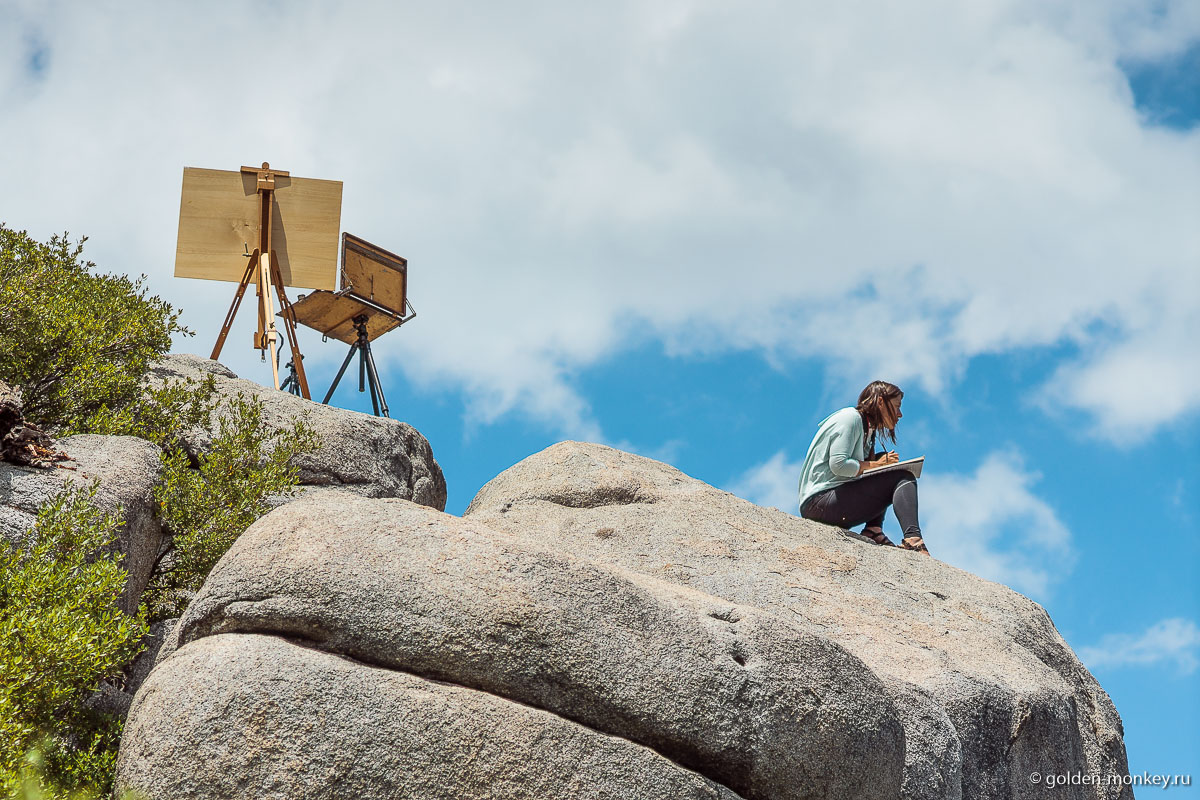 Художница, рисующая пейзажи Художница, рисующая пейзажи
