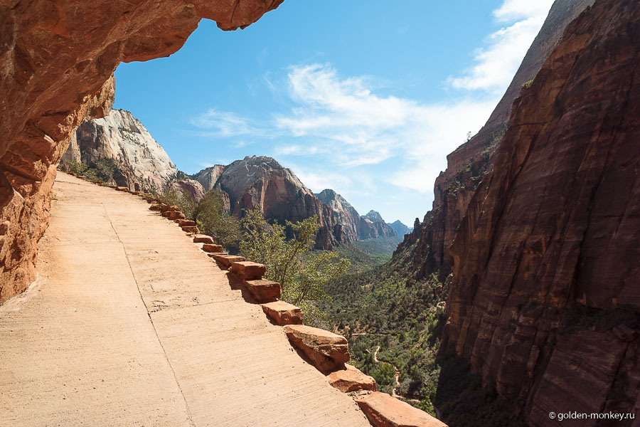 Весь путь – это непрекращающийся подъем, горизонтальных участков практически нет. Кажется, что тропинка не закончится никогда. Летом это не только сложно, но еще и дико жарко. Весь путь – это непрекращающийся подъем, горизонтальных участков практически нет. Кажется, что тропинка не закончится никогда. Летом это не только сложно, но еще и дико жарко.