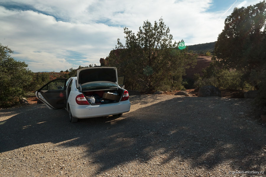 Утром нас разбудила компания ребят, которые приехали сюда с инструктором учиться скалолазанию. Утром нас разбудила компания ребят, которые приехали сюда с инструктором учиться скалолазанию.