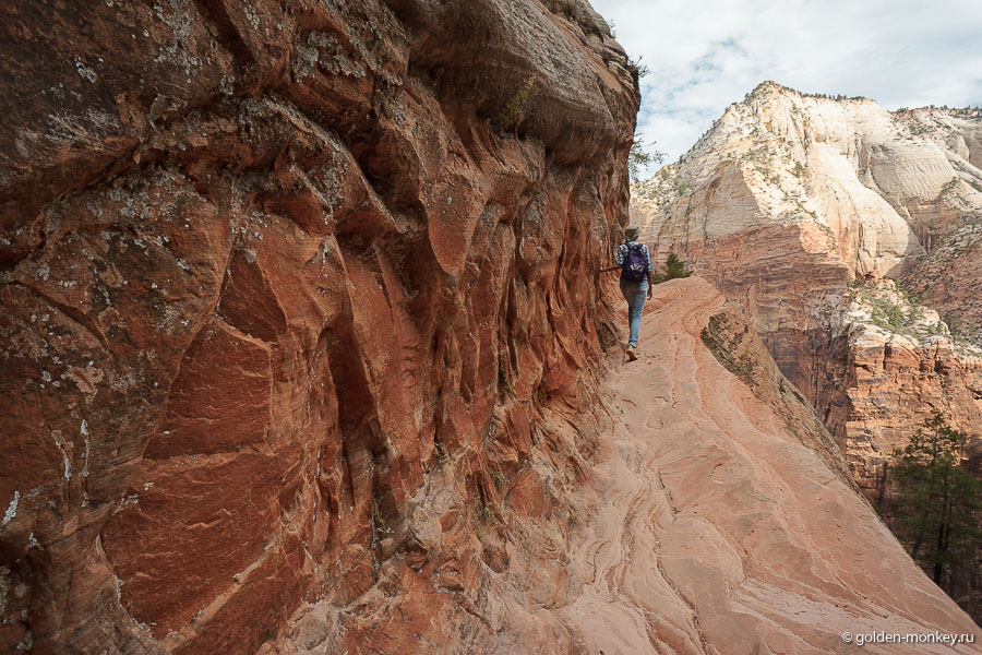 Первая часть трейла, проходящая по краю утеса. Местами вниз лучше не смотреть )) Первая часть трейла, проходящая по краю утеса. Местами вниз лучше не смотреть ))