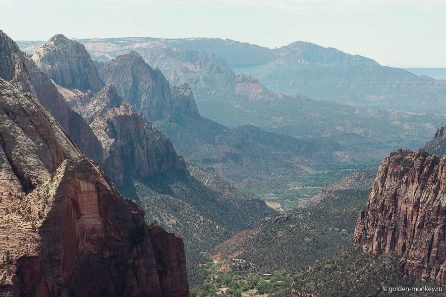 Вот и кусочек долины, которую мы увидели, забравшись на самый верх. Слева, кажется, виднеется «Приют Ангелов». Вот и кусочек долины, которую мы увидели, забравшись на самый верх. Слева, кажется, виднеется «Приют Ангелов».