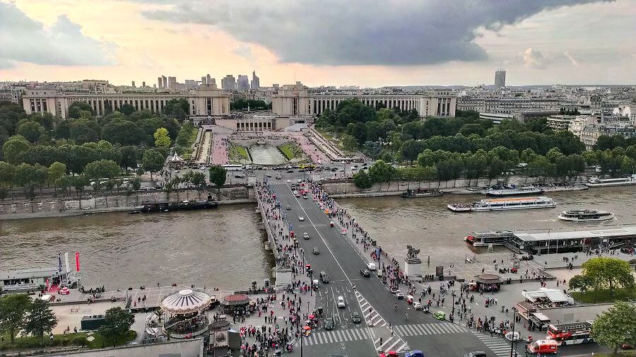 Вид с башни, с первого этажа. Впрочем, и со второг