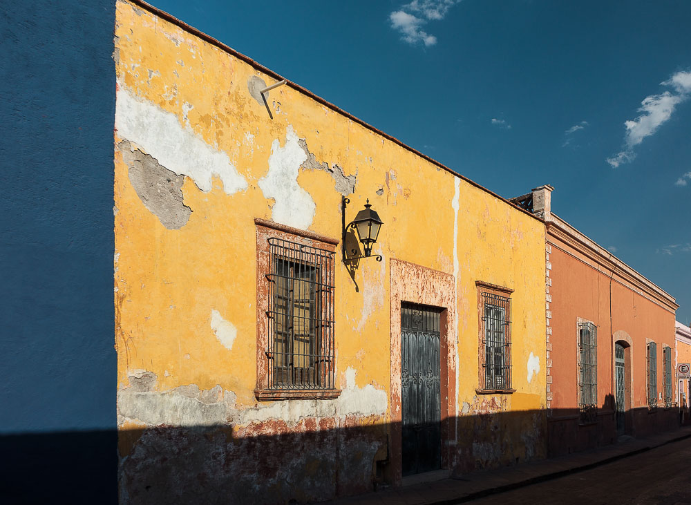 Сантьяго-де-Керетаро, разноцветные дома